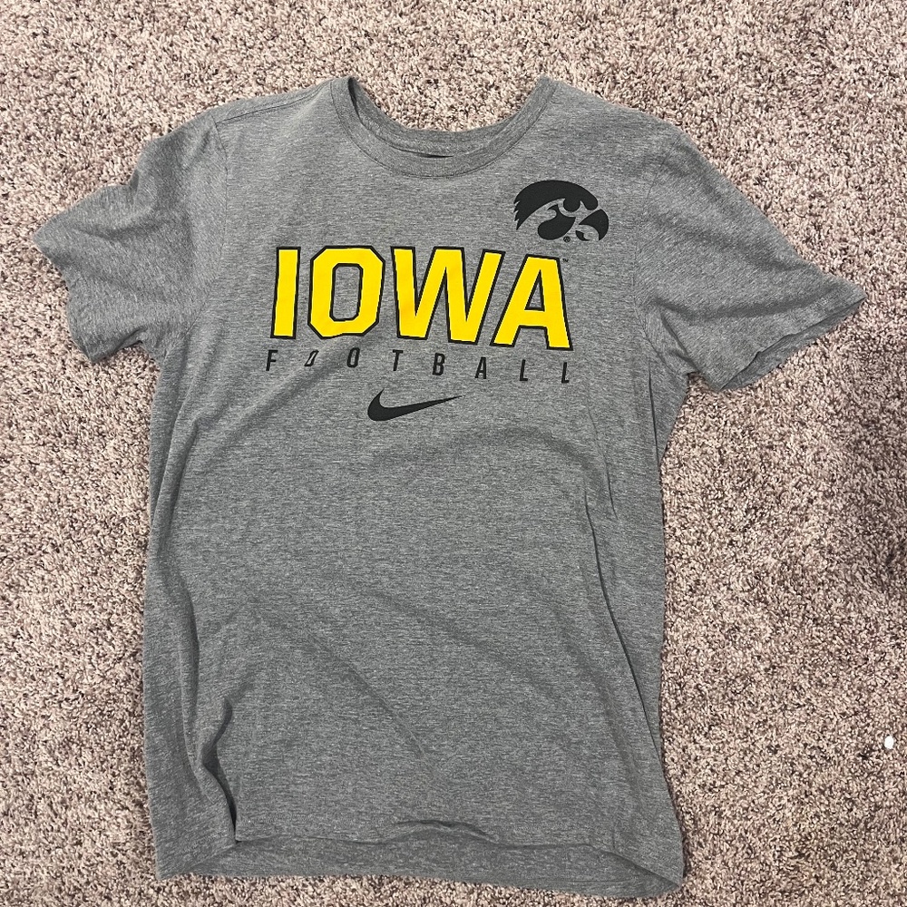 Nike Athletic Cut Iowa Hawkeye Women's Medium Short Sleeve Tshirt